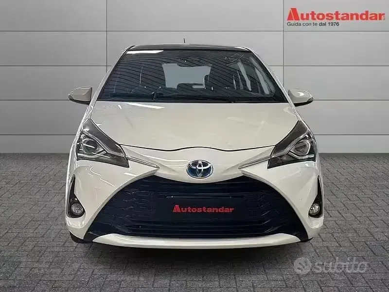 Usata Toyota Yaris Hybrid Style 101 CV (74 kW) 2017 Bianco Berlina
