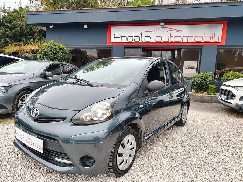 Usata Toyota Aygo Connect Style 68 CV (50 kW) 2014 Grigio Utilitaria