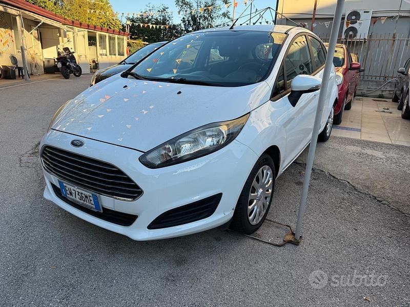 Usata Ford Fiesta Titanium 75 CV (55 kW) 2014 Bianco Berlina