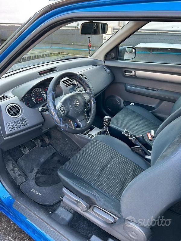 Usata Suzuki Swift 2006 Blu Utilitaria