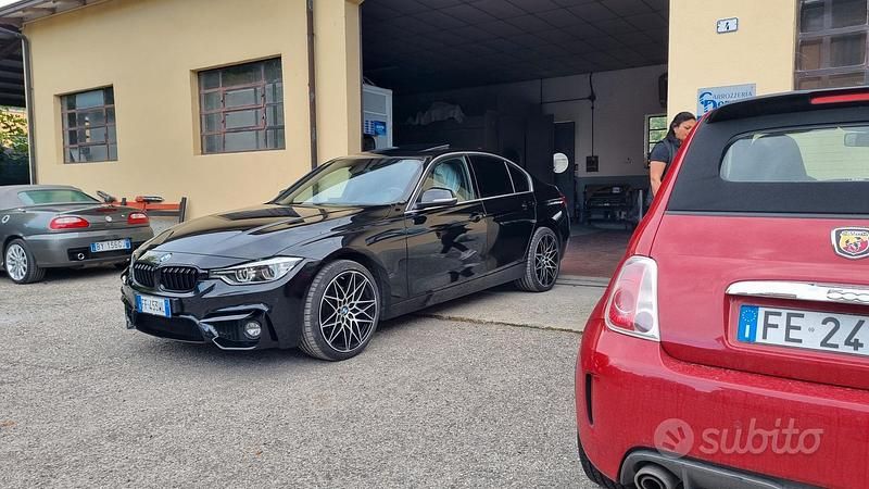 Nero Usata 2016 BMW 330 Tre volumi | 16.000 € (Cara) - Immagine 1/4