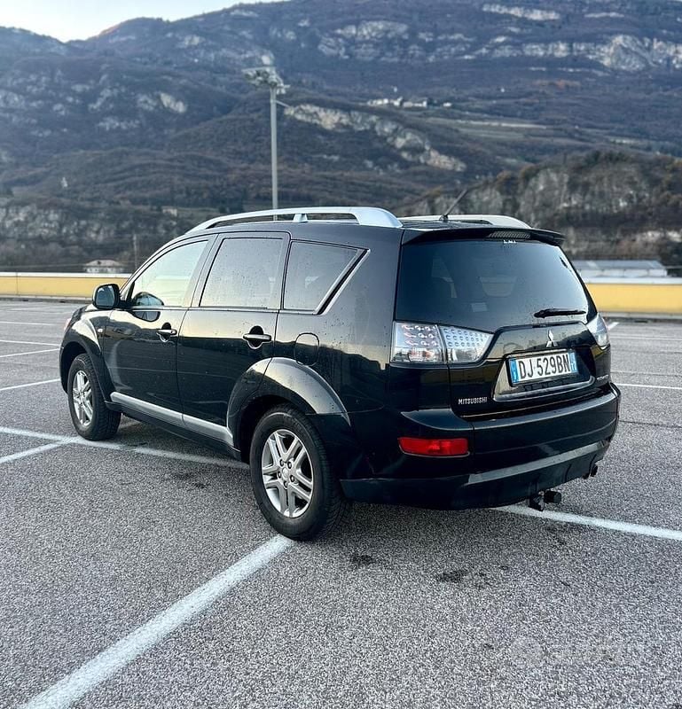 Usata Mitsubishi Outlander Instyle 140 CV (102 kW) 2007 Nero SUV