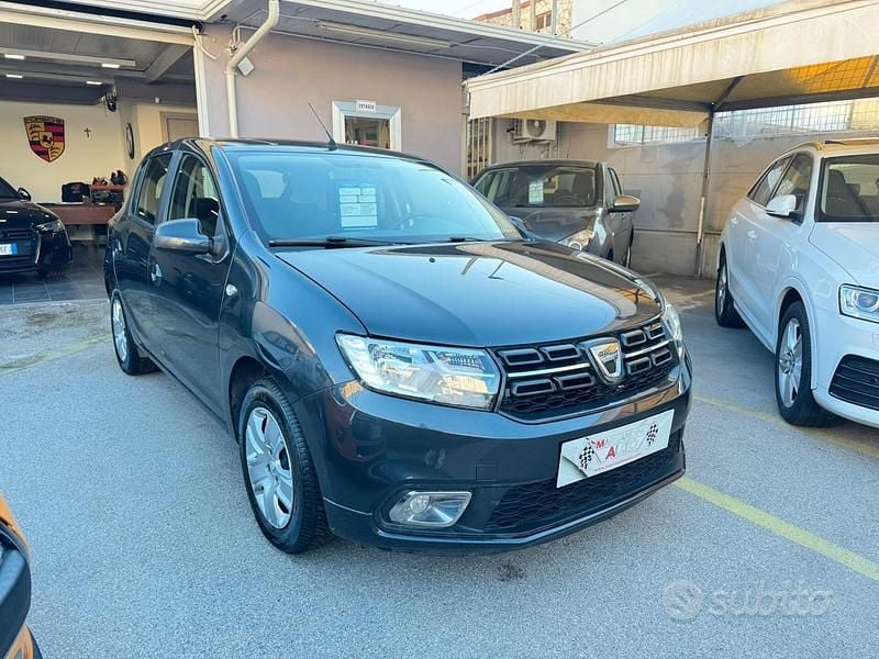 Usata Dacia Sandero Comfort 101 CV (74 kW) 2020 Grigio Berlina
