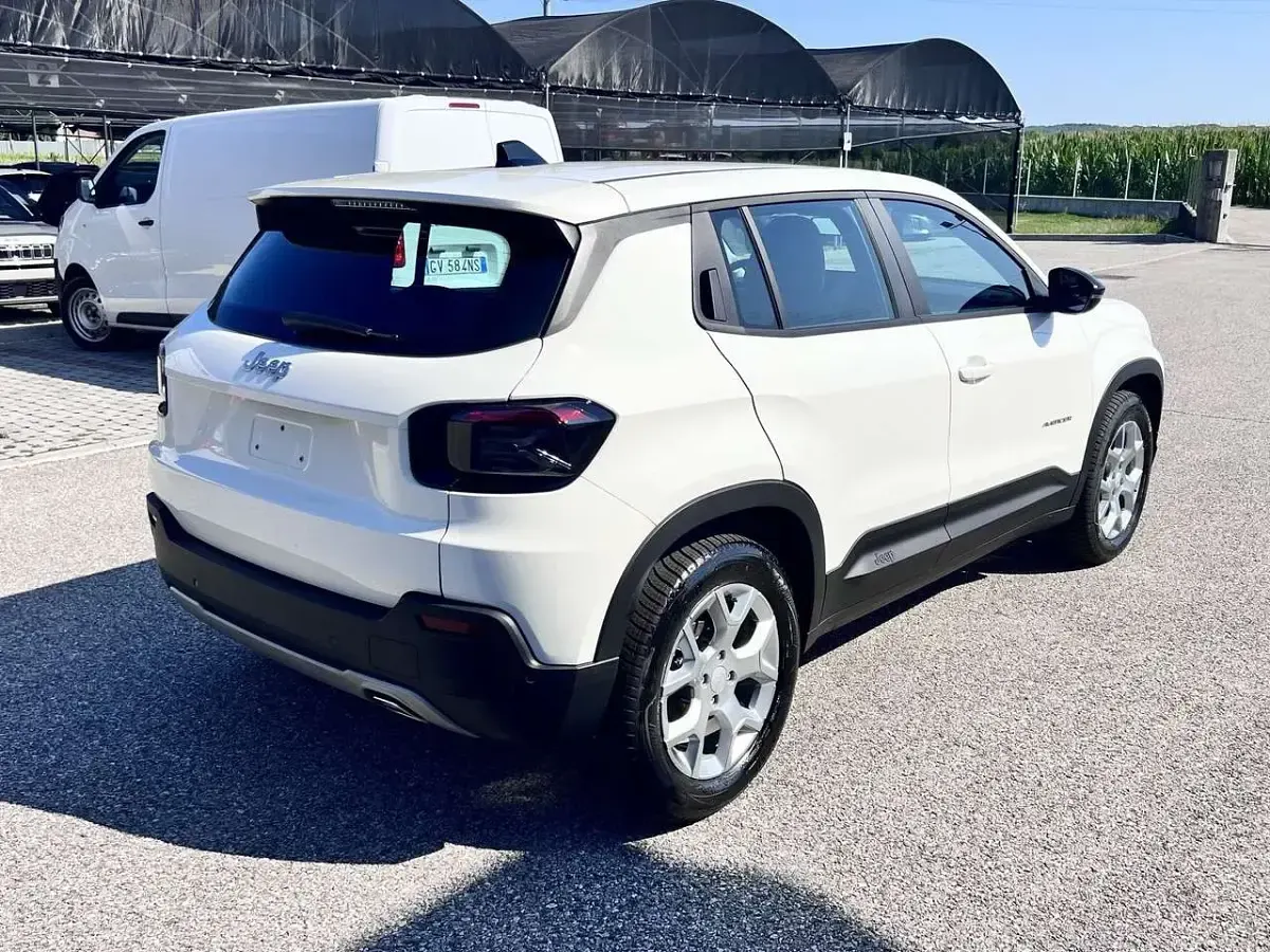 Nuova Jeep Avenger Altitude 101 CV (74 kW) 2025 Beige SUV