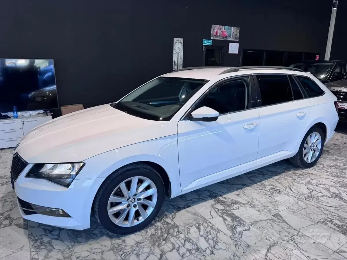 Usata Skoda Superb SportLine 150 CV (110 kW) 2018 Bianco Station wagon