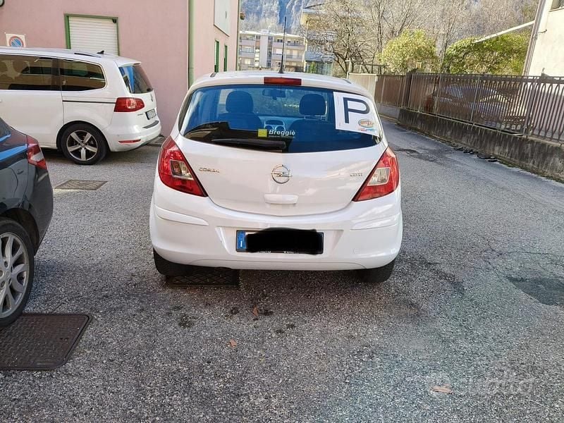Usata Opel Corsa 726 CV (533 kW) 2011 Utilitaria