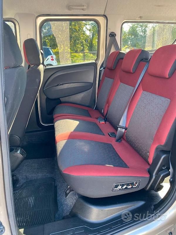 Usata Fiat Doblò Wagon 135 CV (99 kW) 2014 Marrone Monovolume