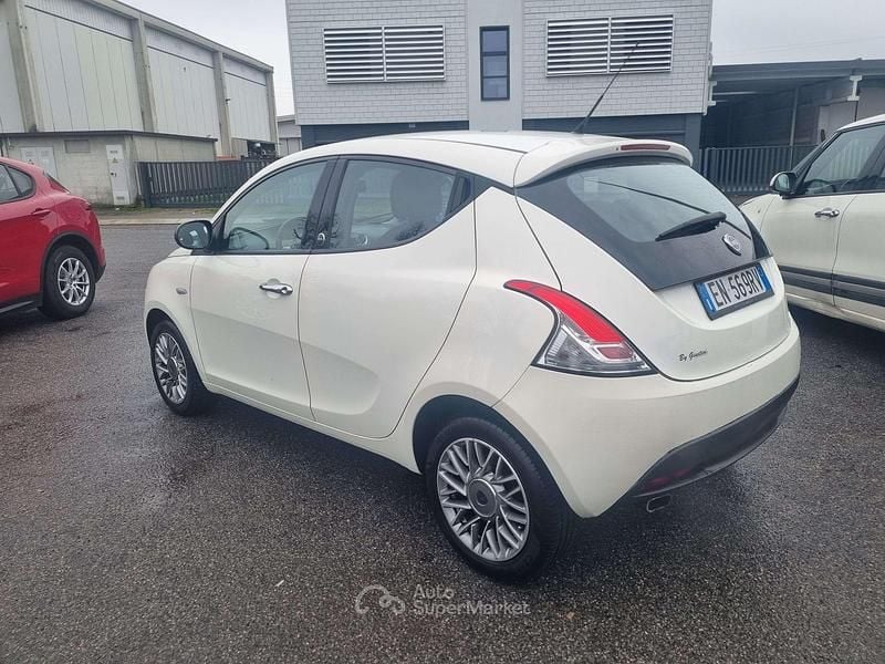 Usata Lancia Ypsilon Silver 69 CV (50 kW) 2012 Beige Utilitaria