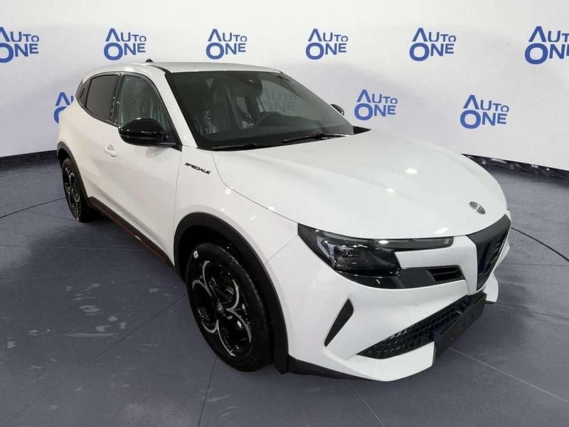 Bianco Nuova 2025 Alfa Romeo Junior Edizione Speciale SUV | 27.290 € (Ottimo prezzo) - Immagine 1/3