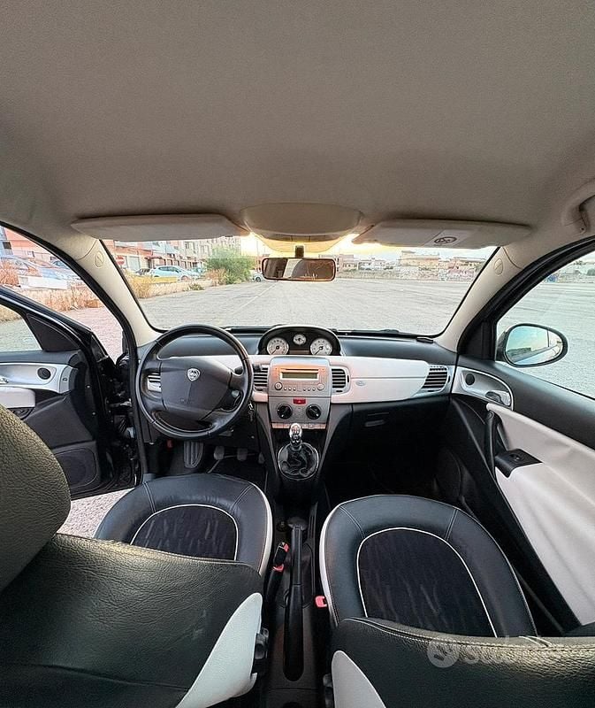 Usata Lancia Ypsilon 69 CV (50 kW) 2011 Nero Utilitaria