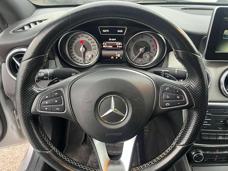 Usata Mercedes CLA180 Premium 109 CV (80 kW) 2015 Argento Berlina