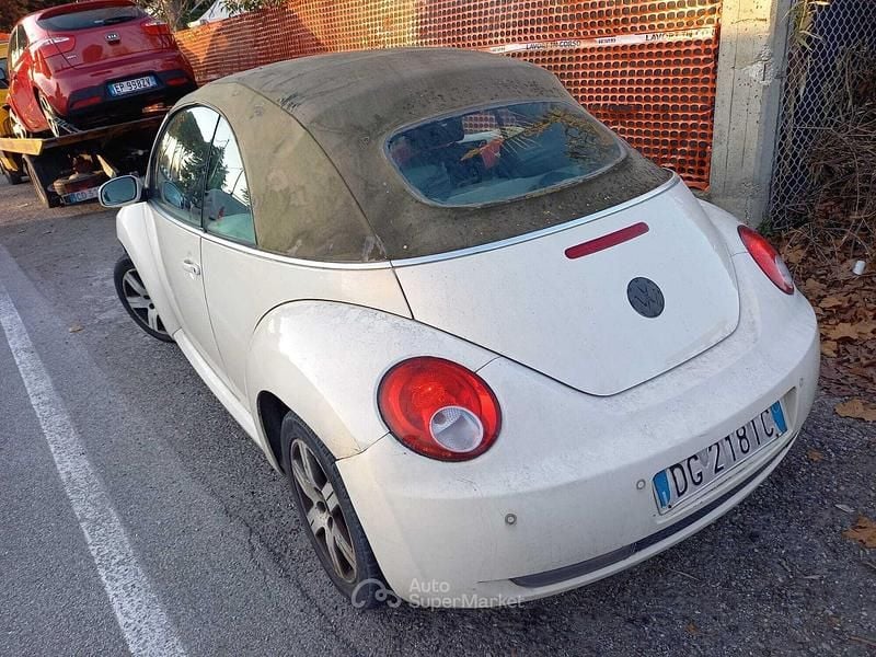Usata VW New Beetle Cabriolet 105 CV (77 kW) 2007 Beige Cabrio