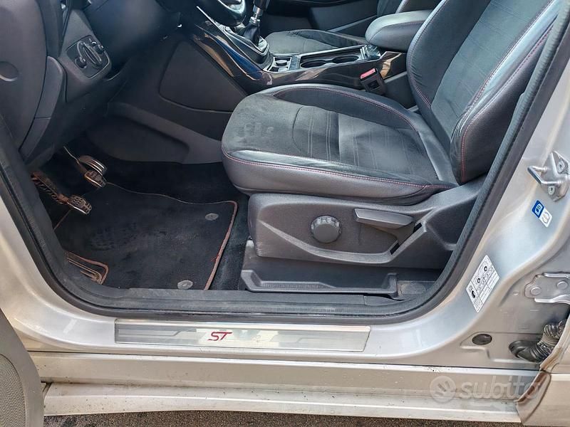 Usata Ford Kuga 120 CV (88 kW) 2018 Grigio SUV