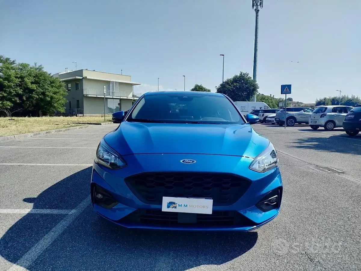 Gebraucht Ford Focus ST-Line 125 PS (91 kW) 2021 Blau Limousine