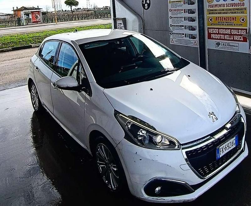 Usata Peugeot 208 Active 82 CV (60 kW) 2017 Utilitaria