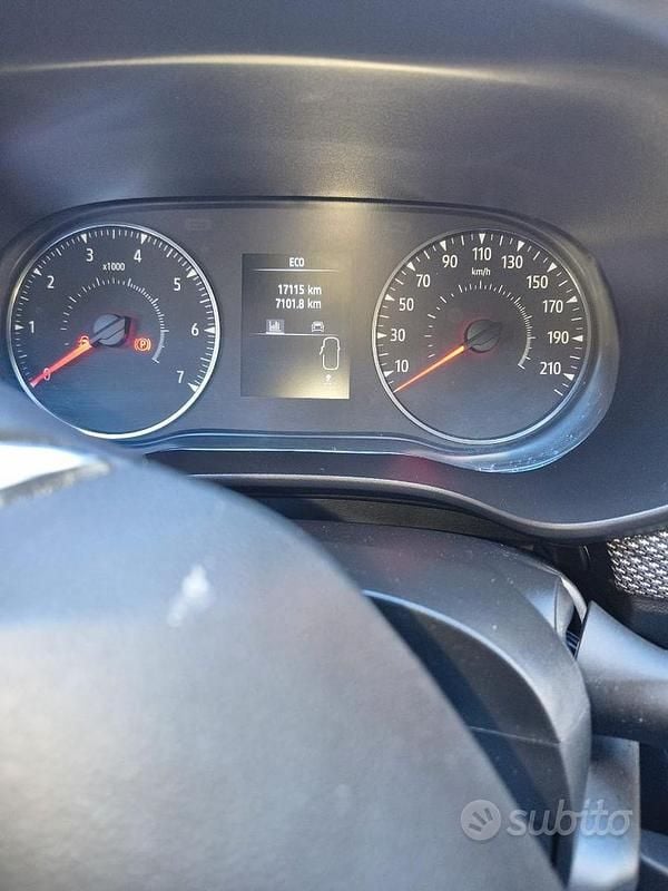 Usata Dacia Sandero Essentiel 100 CV (73 kW) 2023 Rosso Berlina