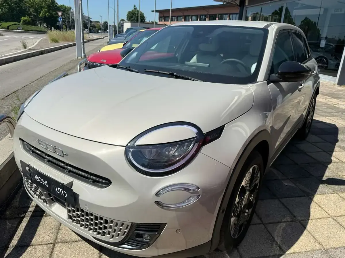 Usata Fiat 600 La Prima 101 CV (74 kW) 2025 Beige SUV