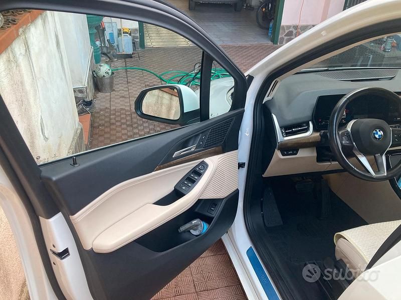 Usata BMW 218 Active Tourer Luxury Line 150 CV (110 kW) 2022 Bianco Monovolume