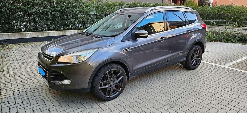 Grigio Usata 2014 Ford Kuga Titanium SUV | 8700 € (Buon prezzo) - Immagine 1/4