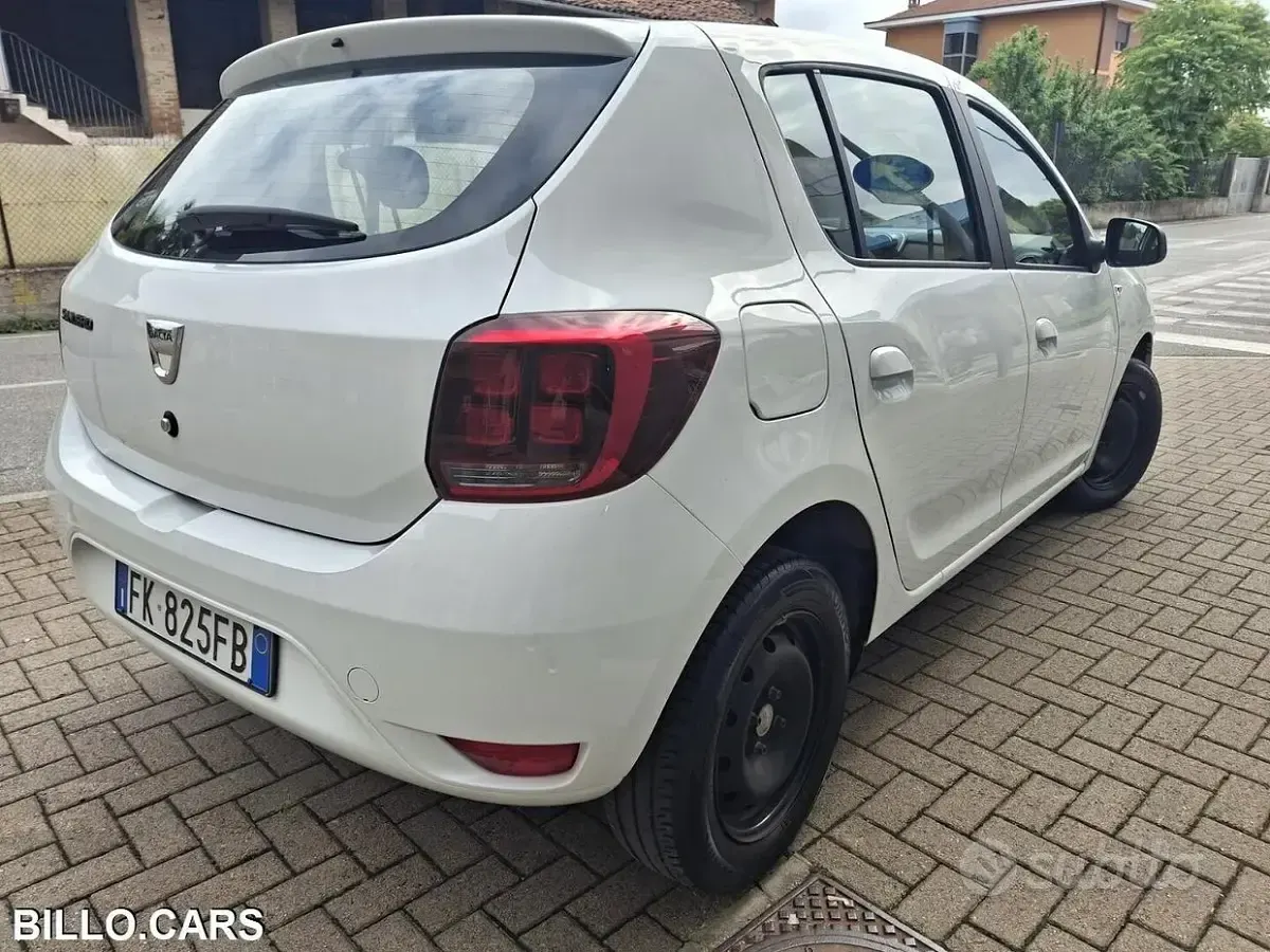 Usata Dacia Sandero Lauréate 90 CV (66 kW) 2017 Bianco Berlina