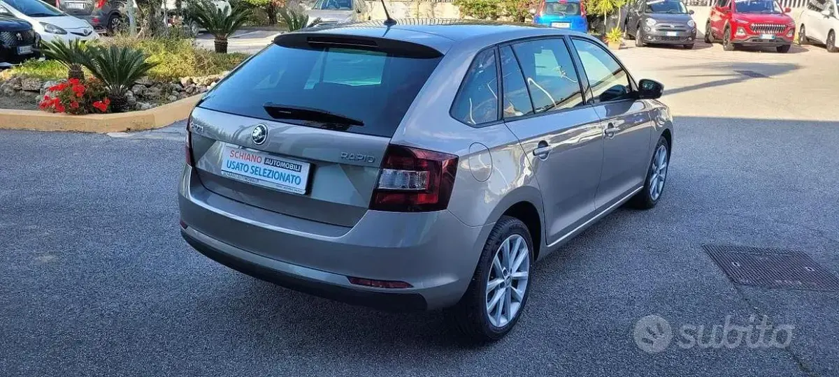 Usata Skoda Rapid 90 CV (66 kW) 2018 Beige Utilitaria