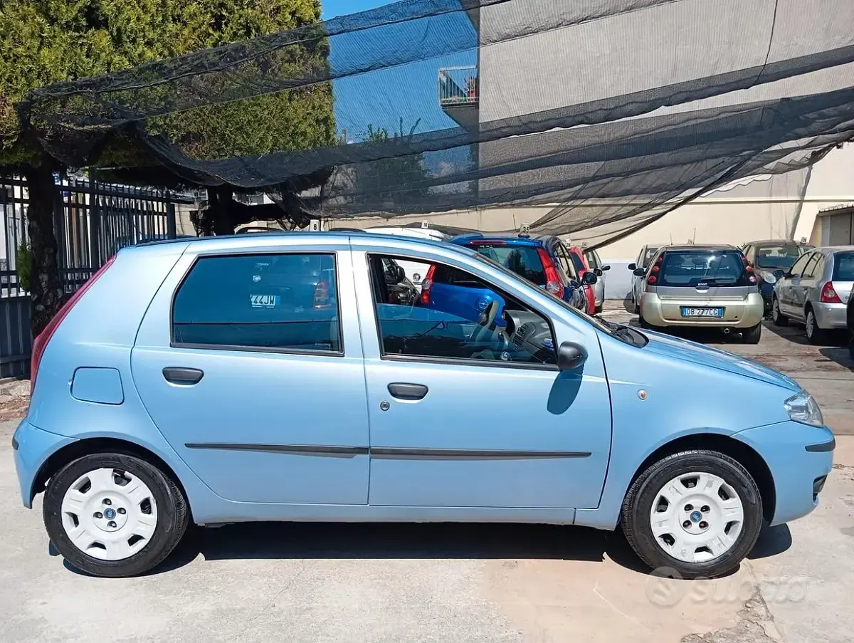 Usata Fiat Punto Active 60 CV (44 kW) 2006 Bluazzurro Utilitaria