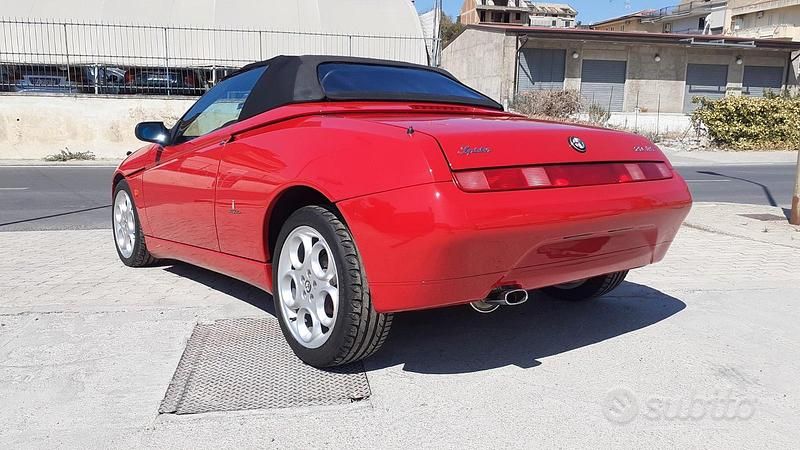 Usata Alfa Romeo GTV 165 CV (121 kW) 2004 Rosso Coupé