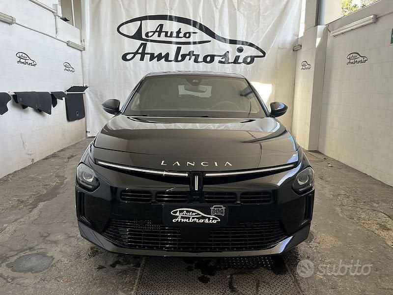 Usata Lancia Ypsilon 101 CV (74 kW) 2025 Nero Utilitaria