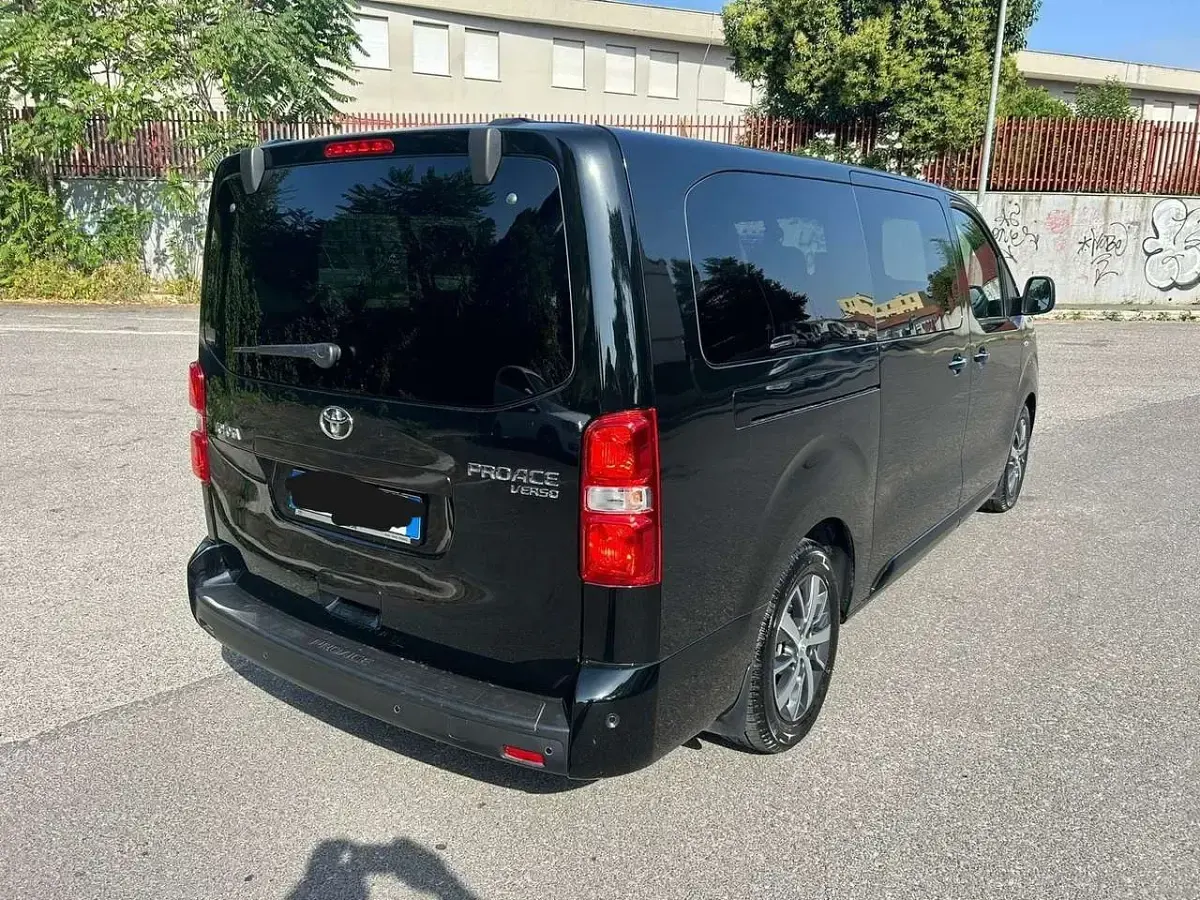 Usata Toyota Proace Verso Luxury 177 CV (130 kW) 2022 Nero Station wagon