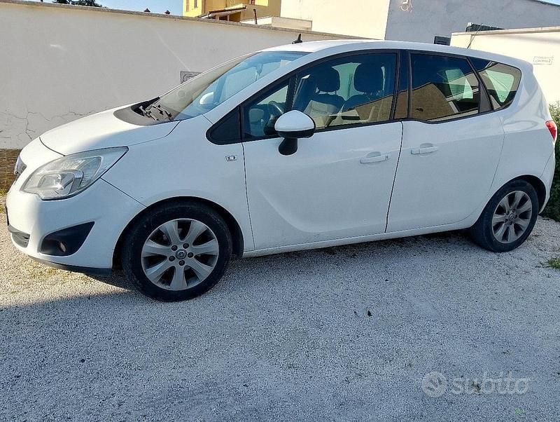 Bianco Usata 2011 Opel Meriva Monovolume | 2800 € (Cara) - Immagine 1/4