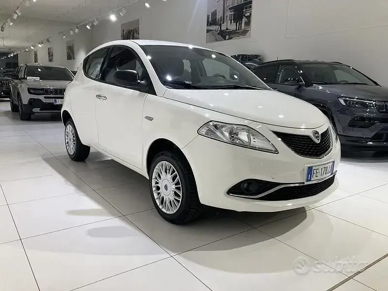 Usata Lancia Ypsilon Gold 86 CV (63 kW) 2016 Bianco Utilitaria
