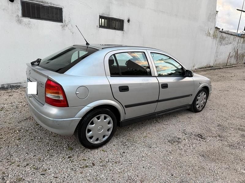 Usata Opel Astra Club 90 CV (66 kW) 2001 Argento Berlina