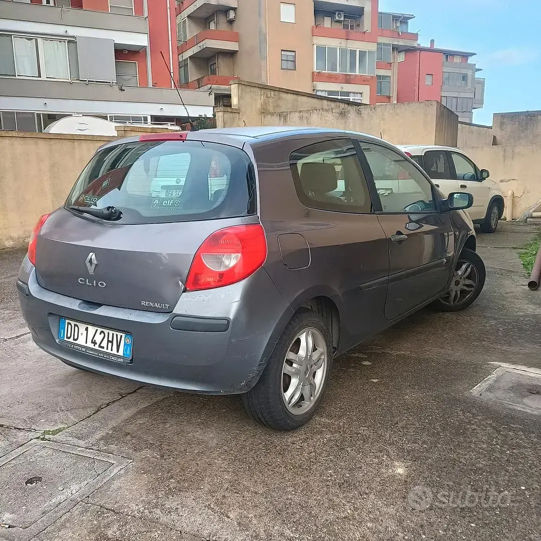 Usata Renault Clio 85 CV (62 kW) 2006 Blu Utilitaria