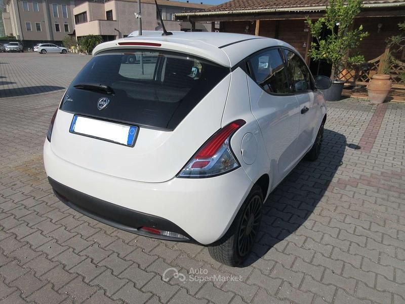 Usata Lancia Ypsilon Silver 69 CV (50 kW) 2021 Bianco Utilitaria