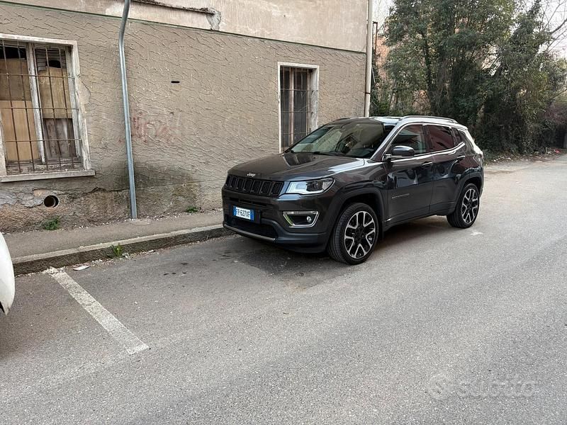 Usata Jeep Compass 140 CV (102 kW) 2018 Grigio SUV