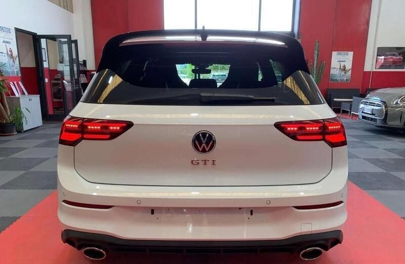 Bianco Usata 2024 VW Golf VIII GTI Tre volumi | 43.000 € (Buon prezzo) - Immagine 1/4