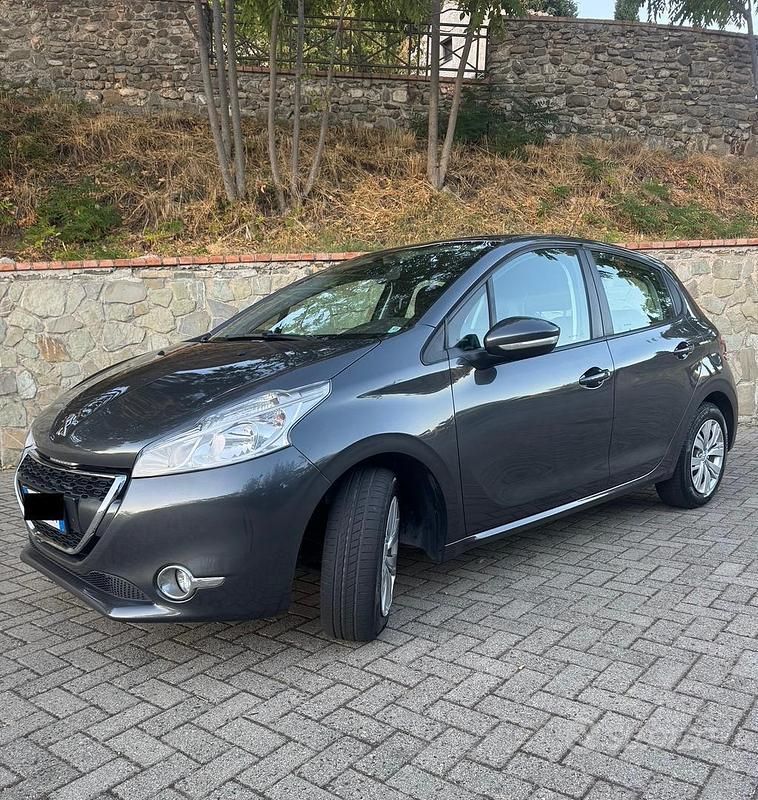 Usata Peugeot 208 82 CV (60 kW) 2013 Grigio Utilitaria