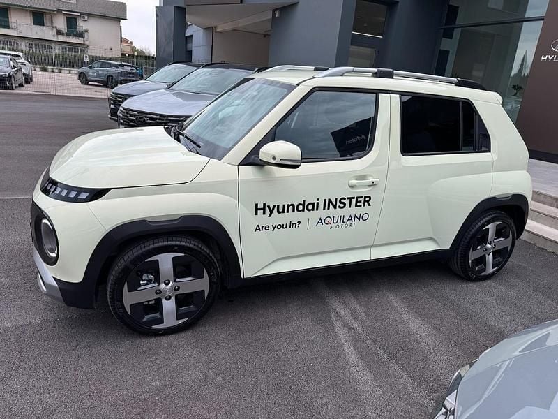 Usata Hyundai Inster 27 kW (38 CV) 2025 Beige Utilitaria