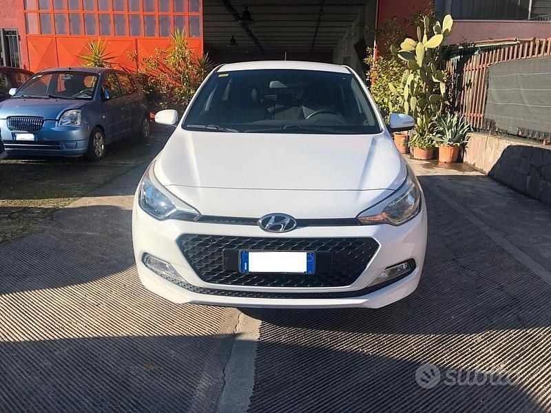 Usata Hyundai i20 Comfort 84 CV (61 kW) 2017 Bianco Berlina