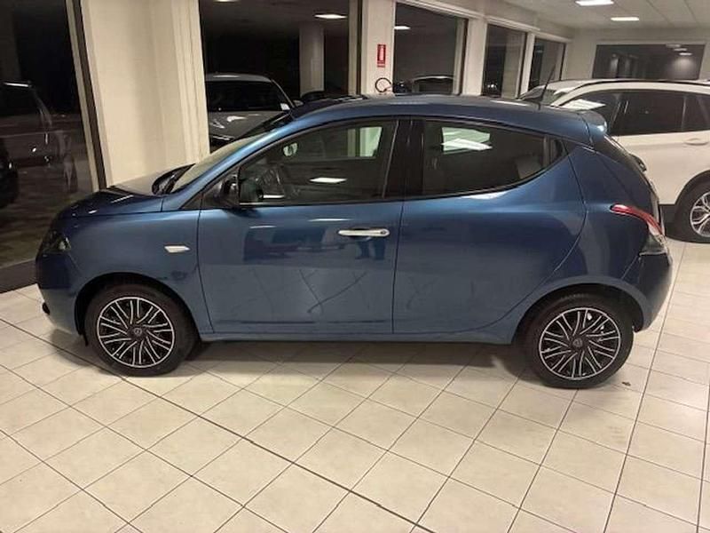 Usata Lancia Ypsilon 69 CV (50 kW) 2022 Blu/azzurro Utilitaria