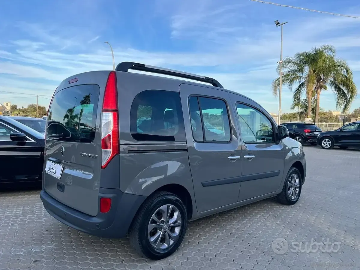 Usata Renault Kangoo 90 CV (66 kW) 2015 Grigio Monovolume