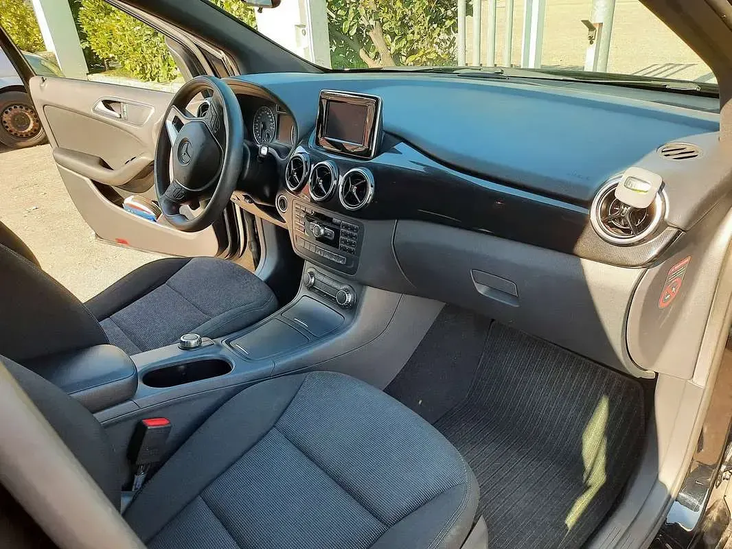 Usata Mercedes B180 Executive 109 CV (80 kW) 2014 Nero Utilitaria