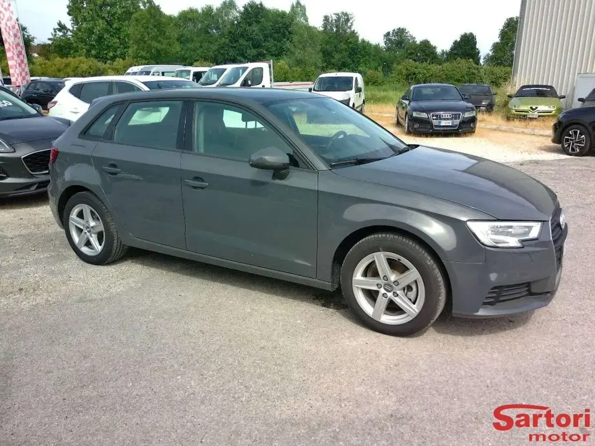 Usata Audi A3 116 CV (85 kW) 2019 Grigio chiaro Berlina