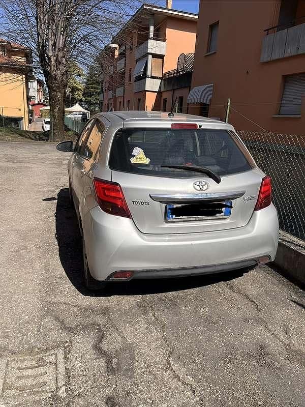 Usata Toyota Yaris Cool 69 CV (50 kW) 2014 Utilitaria
