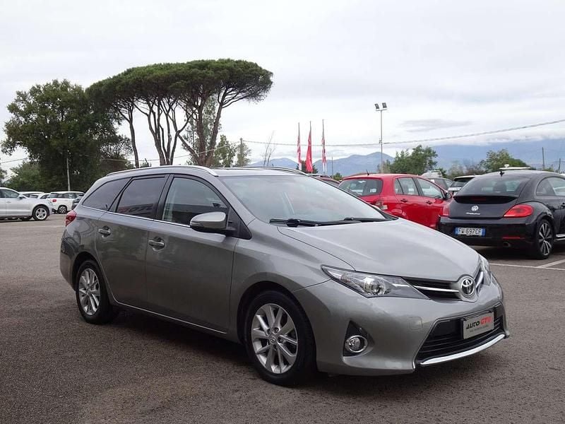 Usata Toyota Auris Active 90 CV (66 kW) 2014 Grigio Station wagon