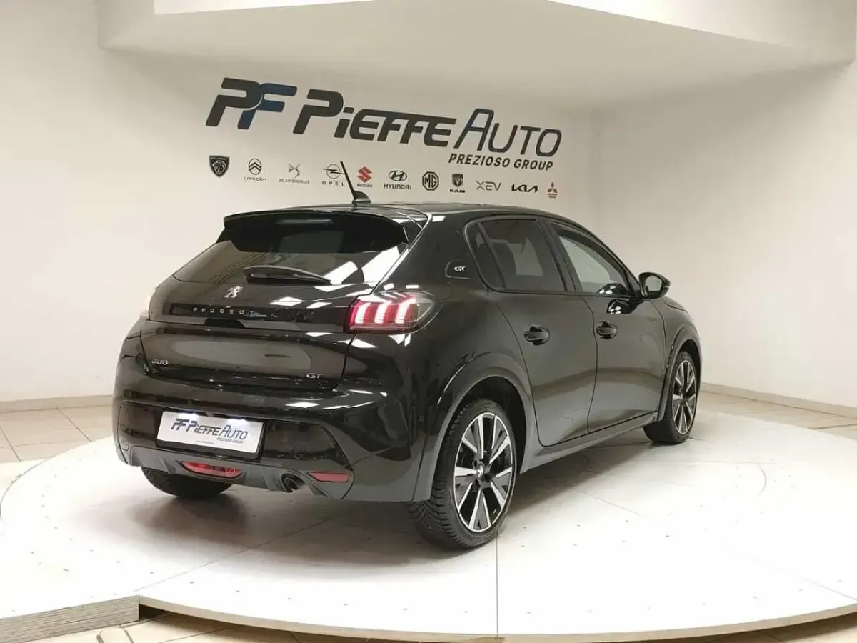 Usata Peugeot 208 GT 101 CV (74 kW) 2022 Nero Utilitaria