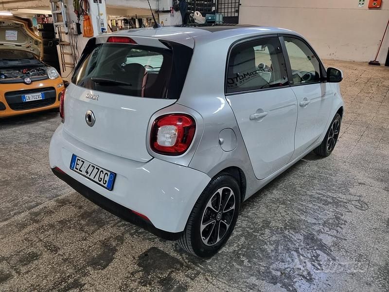Usata Smart ForFour Passion 71 CV (52 kW) 2015 Bianco Utilitaria