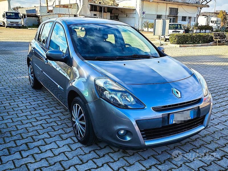Usata Renault Clio II 75 CV (55 kW) 2011 Grigio Utilitaria