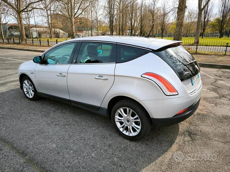 Usata Lancia Delta 165 CV (121 kW) 2008 Grigio Utilitaria