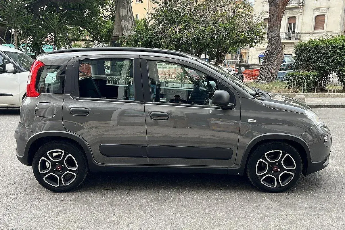 Usata Fiat Panda Cross Cross 70 CV (51 kW) 2022 Grigio Utilitaria